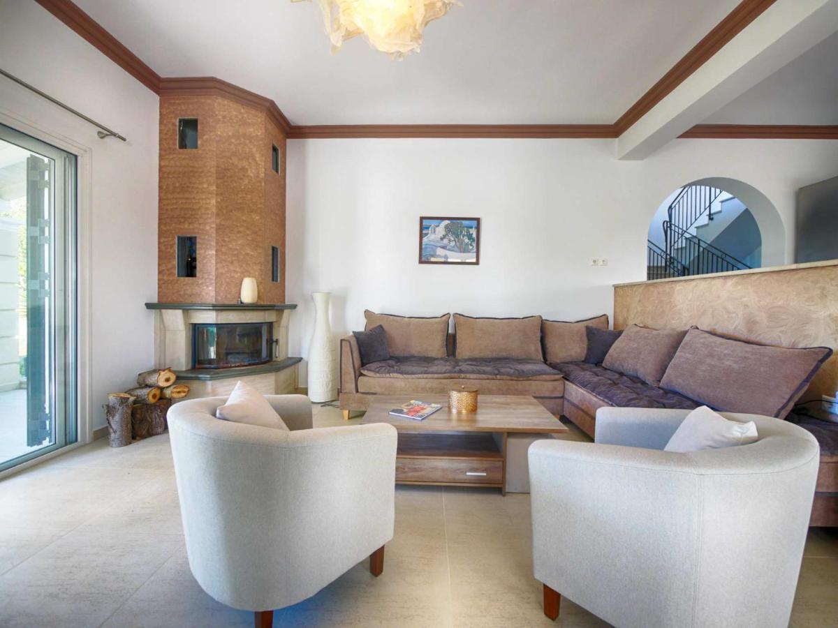 - 3 Minutes From The With Heated Eco-pool And Sunset View Vilă