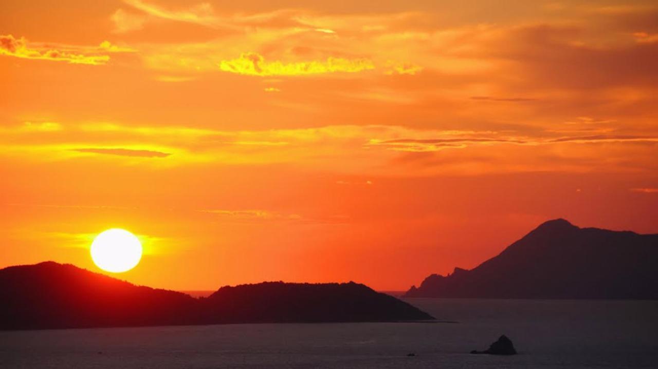 - 3 Minutes From The With Heated Eco-pool And Sunset View Vilă Afión