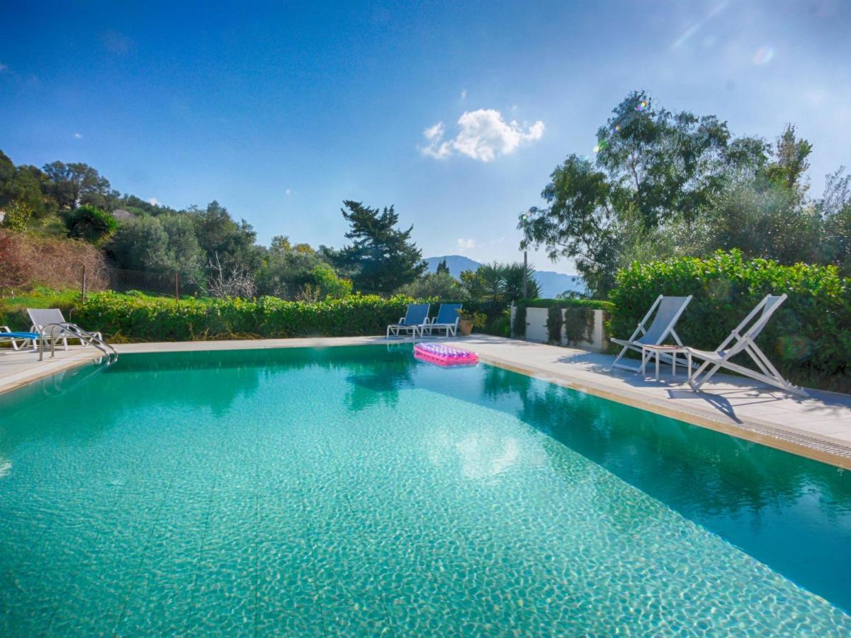 - 3 Minutes From The With Heated Eco-pool And Sunset View Vilă *