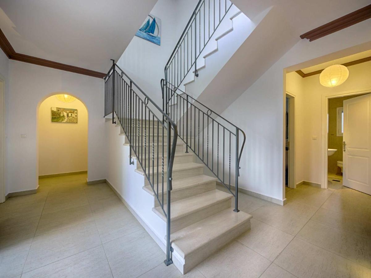 - 3 Minutes From The With Heated Eco-pool And Sunset View Afión